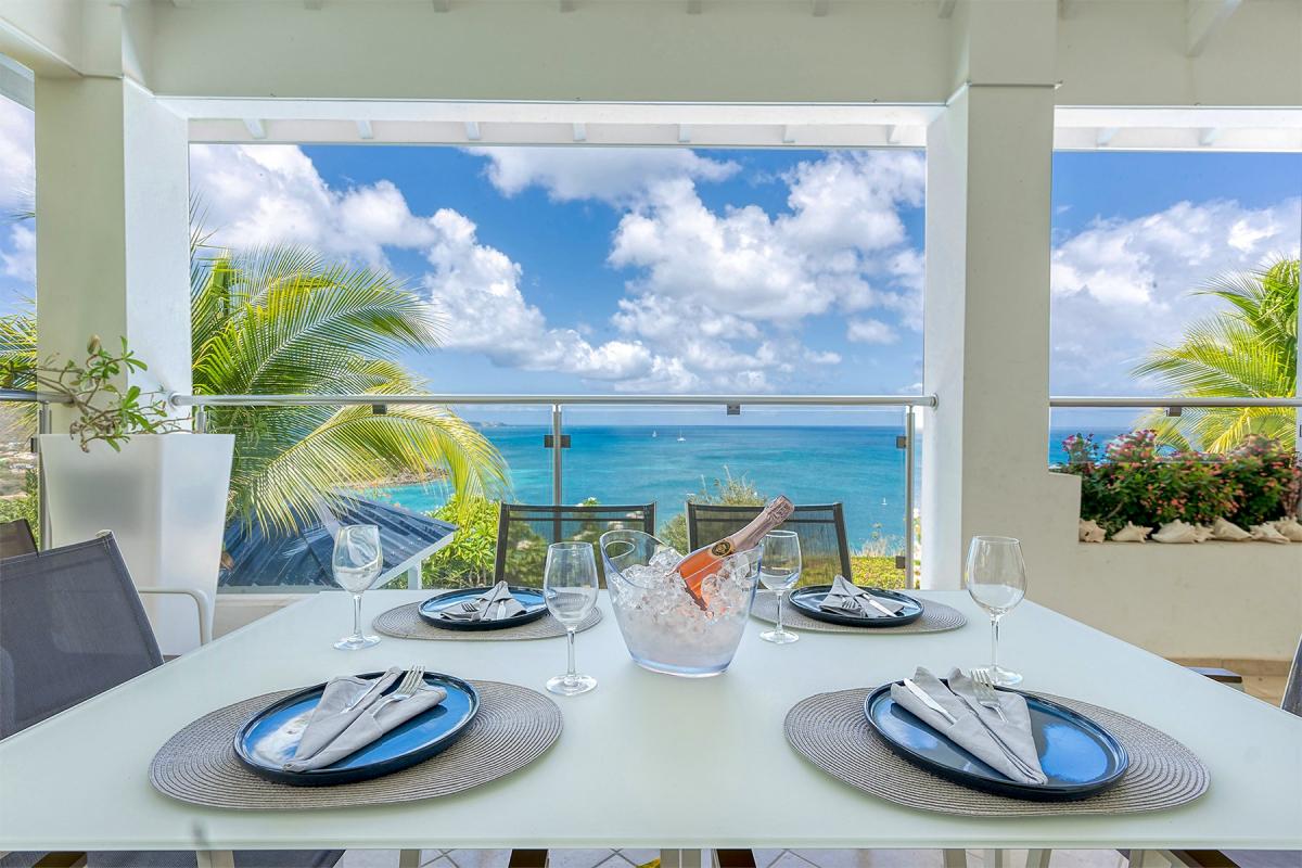 Villa Rental St Martin - Dining on balcony